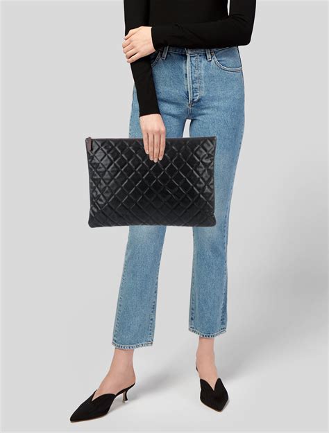 Chanel quilted o case